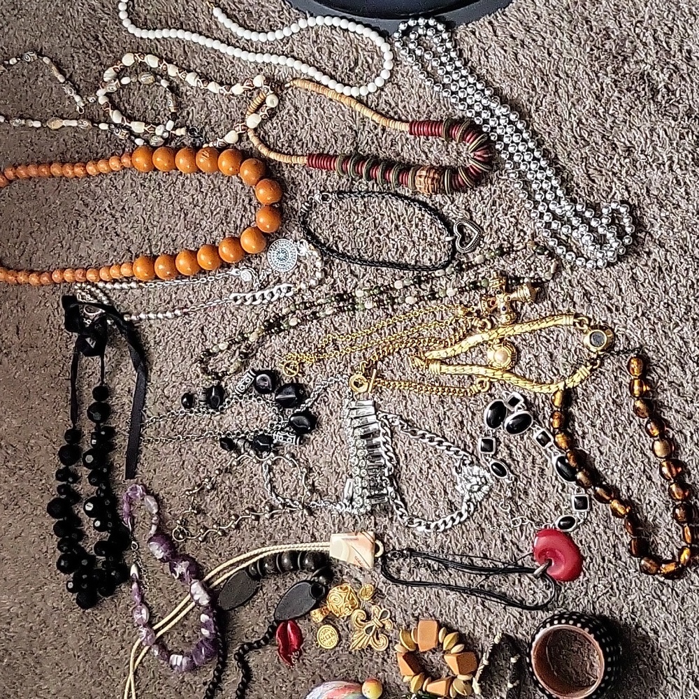 Jewelry - Picture 4 of 5